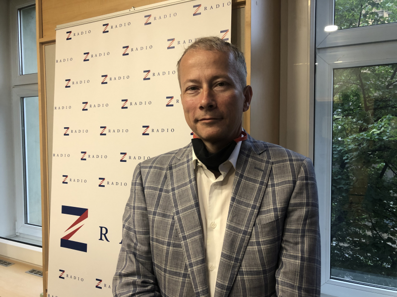 Obrázek epizody Firmy chtějí být blíž odběratelům, přehodnocují dodávky přes půl světa, říká předseda Sdružení pro zahraniční investice Kamil Blažek.