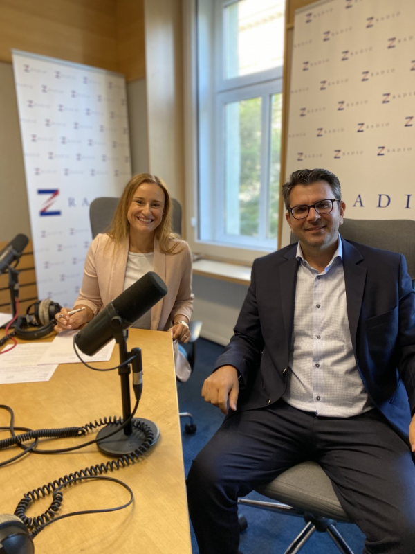 Obrázek epizody Na lupénku nejvíc pomáhá ultrafialové záření, říká lékař Spyridon Gkalpakiotis