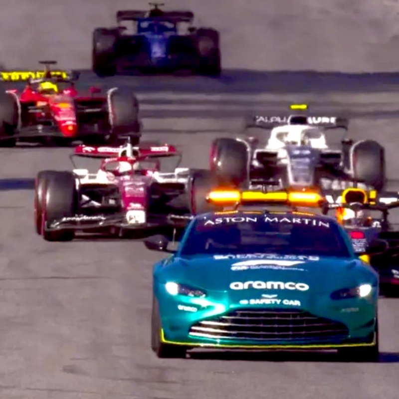 Obrázek epizody Ukradol Safety car Leclercovi víťazstvo? Hrdina Nyck de Vries a 4 kauzy, ktoré musí FIA urgentne vyriešiť | EisKing DEBRIEFING 16/22