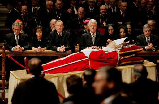 Obrázek epizody 8. dubna: Den pohřbu papeže Jana Pavla II.
