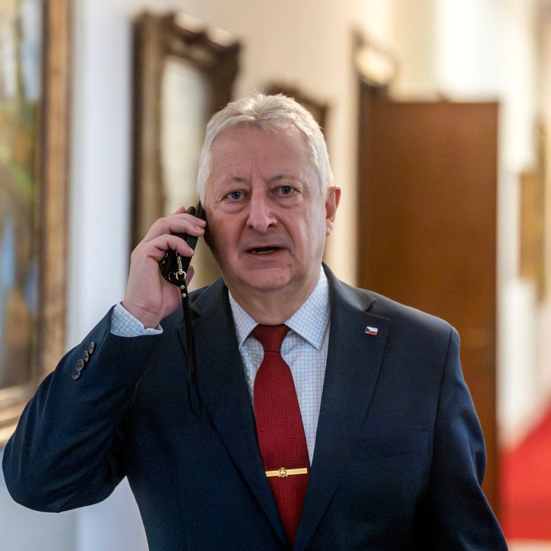 Obrázek epizody Z Česka se stal černý pasažér NATO. Škrty nezachrání ani Trumpova pochvala