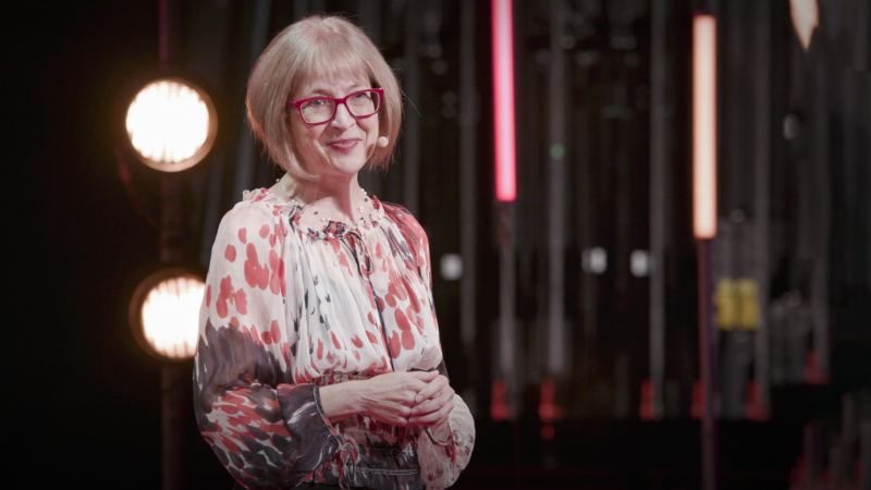 Obrázek epizody The profound power of gratitude and "living eulogies" | Andrea Driessen