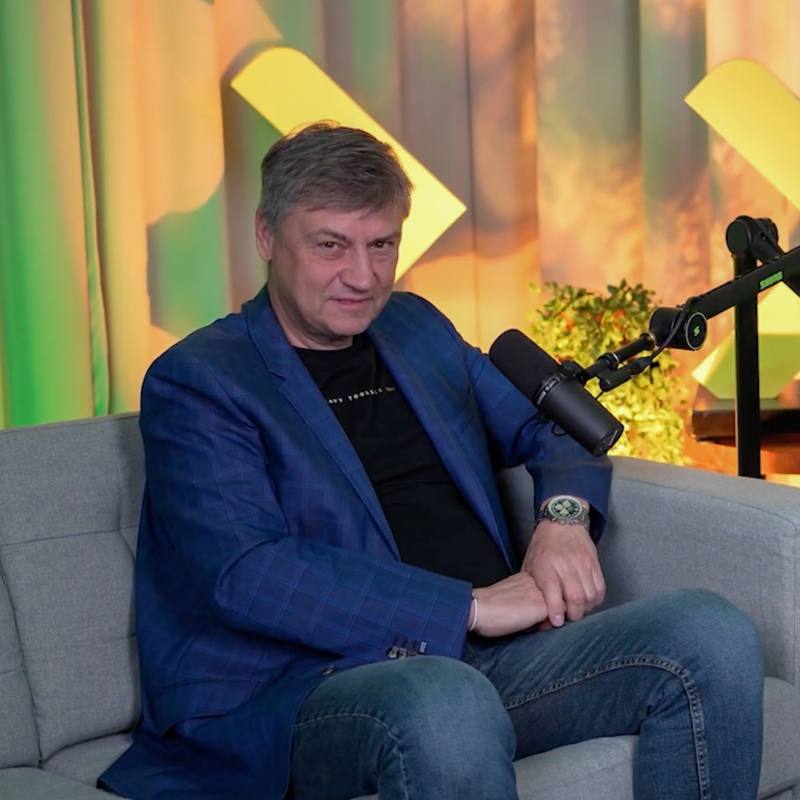 Obrázek epizody KDYŽ SPADLA SAMETOVÁ REVOLUCE, BAVILO MĚ PROGRAMOVÁNÍ. A VIDĚL JSEM DÍRU NA TRHU.