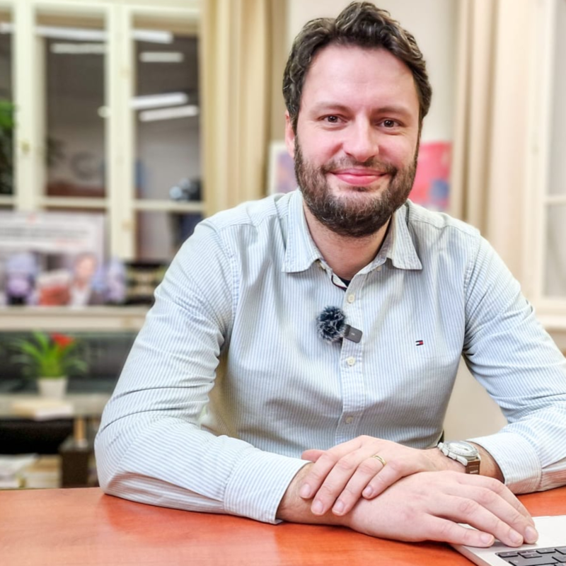 Obrázek epizody Fiala na cestách: Kolik stojí Nutella v Indii? Hnutí ANO mezitím bojuje za seniory. Čau Praho #66