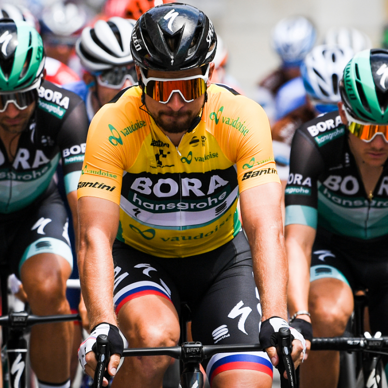 Obrázek epizody Sagan ide na Tour prepísať históriu, Froome sa chcel vysmrkať a zlomil si nohu