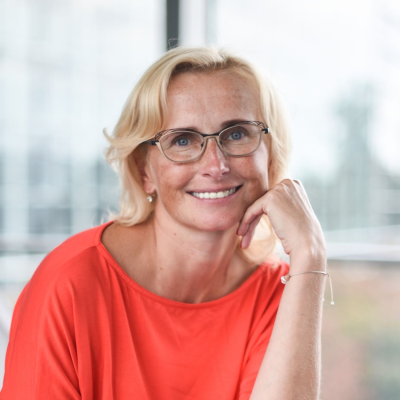 Obrázek epizody 20 týden Bez obalu s K Konečnou: vláda radí, musíte víc pracovat; 11 bodů KSČM; přiznání G. Bushe