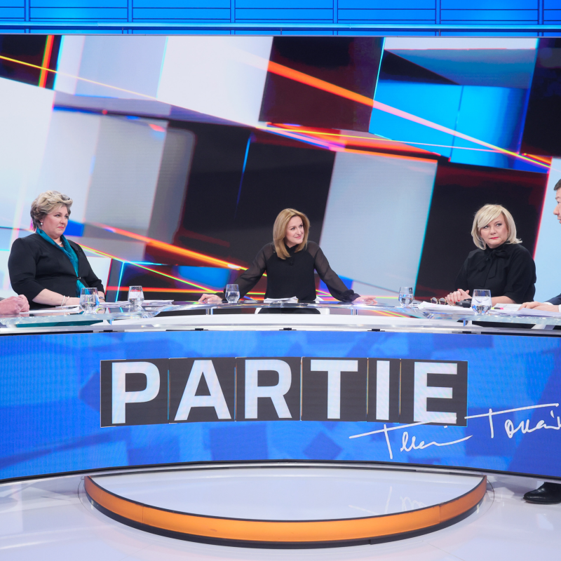 Obrázek epizody Schillerová s Okamurou kvůli vyhrocenému jednání ve Sněmovně tepali Pekarovou. Czernin s Kovářovou zase Zemana