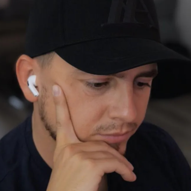 Obrázek epizody ZPOVĚĎ OBĚTI #13: "Zneužíval mě můj vlastní bratr. Tohle je ve společnosti absolutní tabu"