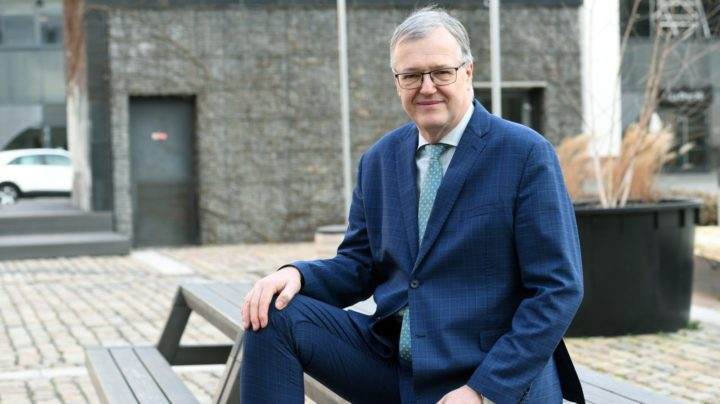 Obrázek epizody Petr Zahradník: Česko není slabá ekonomika, Euro si dovolit můžeme