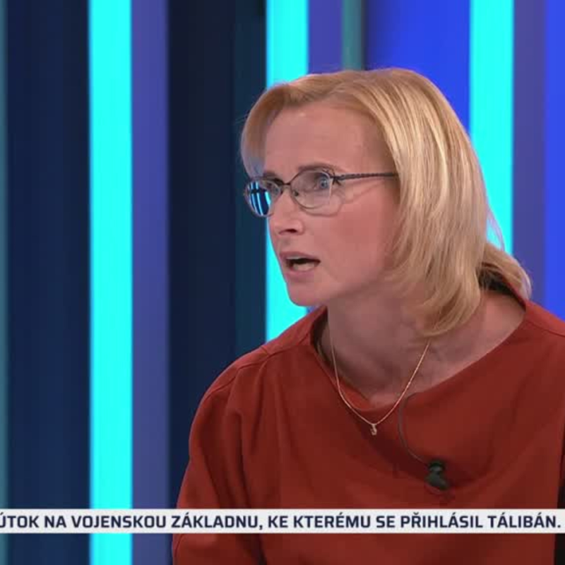 Obrázek epizody Konečná: Vláda je hrobař průmyslu. Ekonomicky se zhroutil váš komunismus, reagoval Lacina