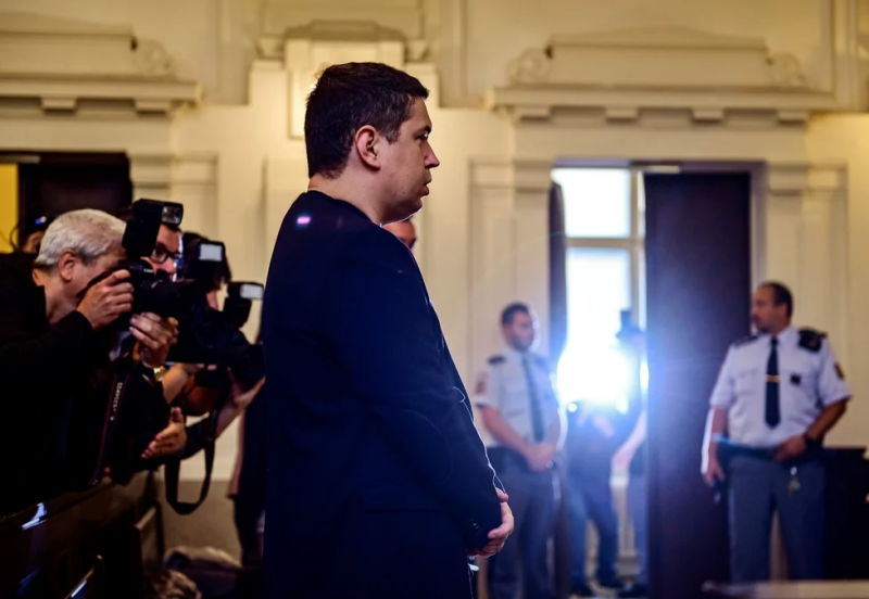 Obrázek epizody Novinářka Sabina Slonková: Aby Andrej Babiš dosáhl na dotaci k Čapímu hnízdu, udělal ze své rodiny bílé koně