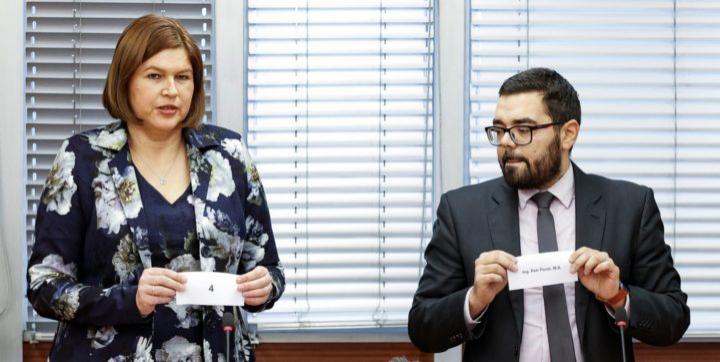 Obrázek epizody Eva Krupmová: Počítače u voleb nejsou vůbec důležité. Hlavní je práce členů okreskové volební komise