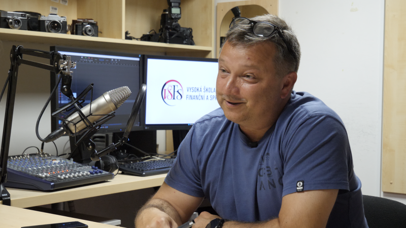 Obrázek epizody Expert na bezpečnostní rizika JUDr. Zdeněk Sadílek, Ph.D o práci policie a hasičů. Jak eliminovat rizika v běžném životě?