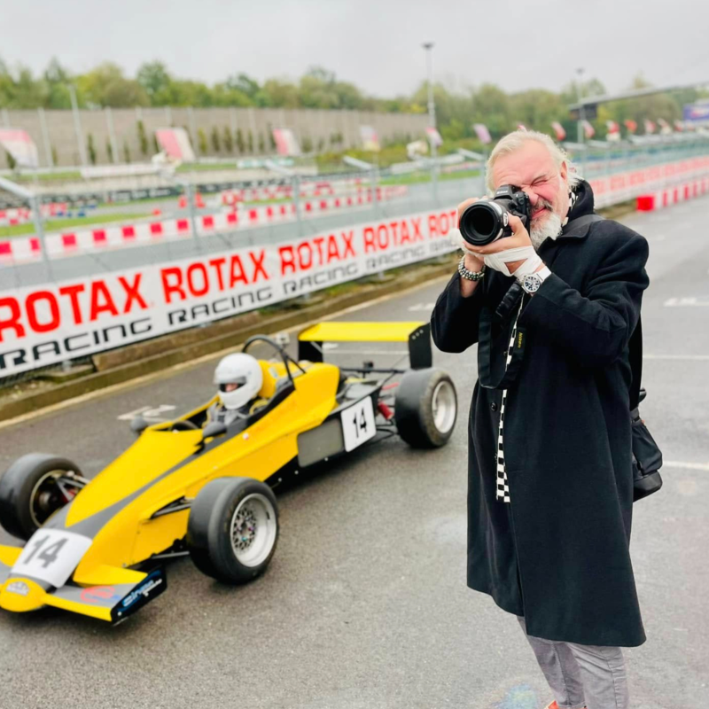 Obrázek epizody Fotograf a moderátor motorsportu Martin Straka: Auta jsou mou láskou od doby, kdy jsem v šesti letech viděl film Le Mans se Steve McQueenem