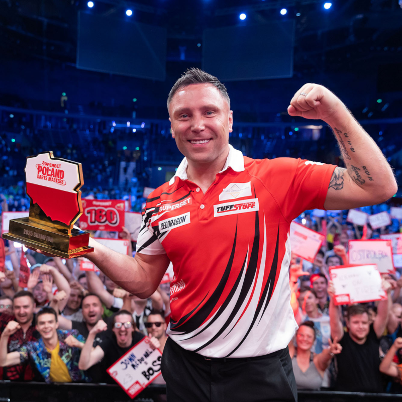 Obrázek epizody Světové série a Players Championship 17-21: Price vítězný i bez kufru, Sedláčkovo další čtvrtfinále a potupný kanár pro Roba Crosse