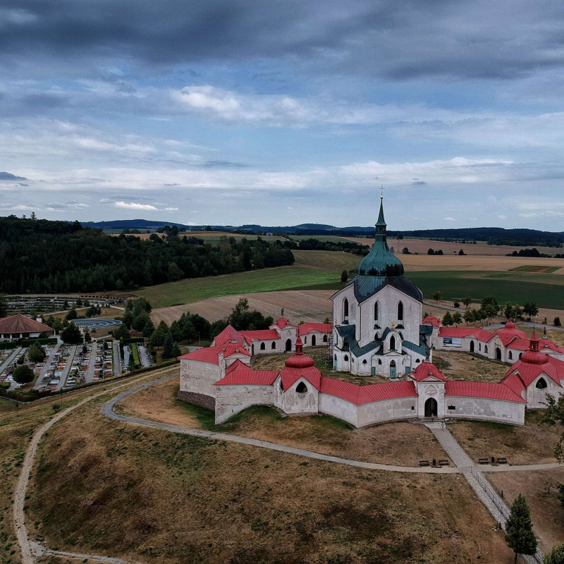 Obrázek epizody #nebudu doma 9. díl: Vysočina se hrdě prohlašuje za pravý venkov, nabízí ale i Santiniho kostel nebo katakomby pod Jihlavou