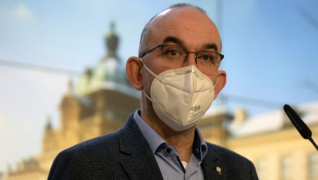 Obrázek epizody Jan Blatný: Snažíme se, aby nová nařízení nikomu nezabránila dojít si nakoupit. Proto je tam výjimka dvojité roušky