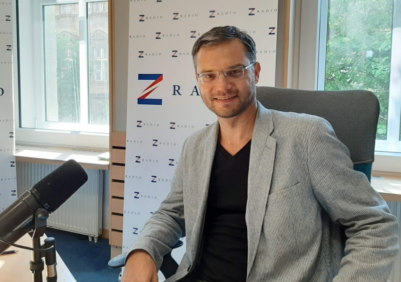 Stanislav Polčák /STAN/: Rozhodování o rouškách je běžný standard u této vlády, nejprve se něco vyhlásí na úrovni ministerstva zdravotnictví a poté to centrální mozek lidstva změní