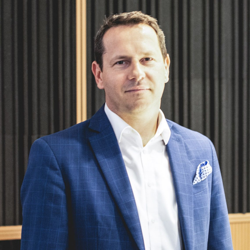 Obrázek epizody Martin Kohút - Emotívna téma okolo loga na hokejových dresoch bola zbytočná (Braňo Závodský Naživo)