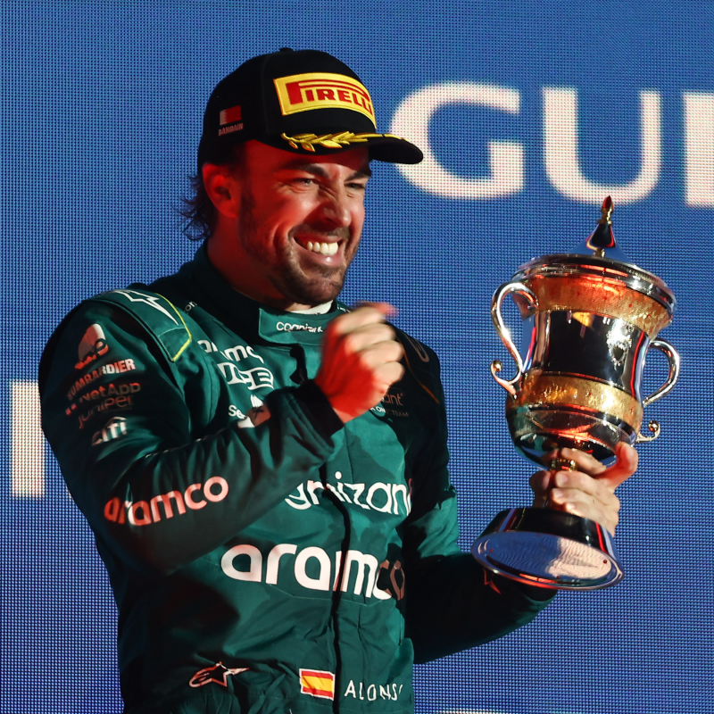 Obrázek epizody YES, BYE BYE - Alonso hrdinom Bahrajnu. Dotiahnu sa Ferrari s Mercedesom? | EisKing DEBRIEFING 1/23