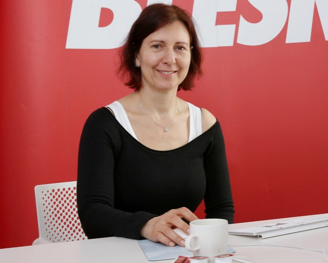 Obrázek epizody Nekončící vlna pandemie kulminovala kolem Vánoc a Nového roku. V současné době máme v Thomayerově nemocnici téměř naplněné kapacity standardních lůžek a JIP je zcela plný, říká primářka plicního oddělení Martina Vašáková.