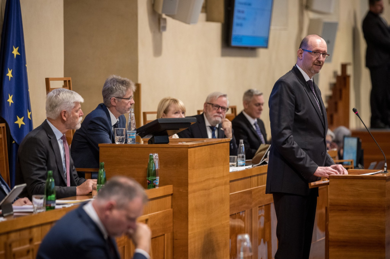 Obrázek epizody Problémy s Ústavním soudem. Hrozí rozkol mezi prezidentem a senátory?