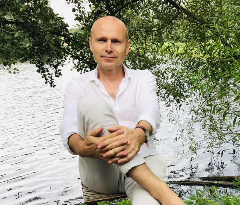 Obrázek epizody Století 21 #22 - Pavel Kosorin - "Potravinovou banku jsem založil ze strachu. Pokud se lidem daří velmi dobře, tak se to projevuje plýtváním... Vyhodíme až 1/3 jídla co se dá sníst."