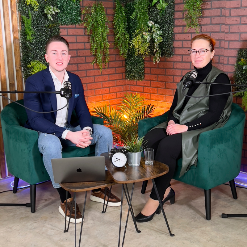 Obrázek epizody #7 JE STÁLE STAVEBNÍ SPOŘENÍ VÝHODNÉ? Leona Matejčíková (RSTS) - David Šimana