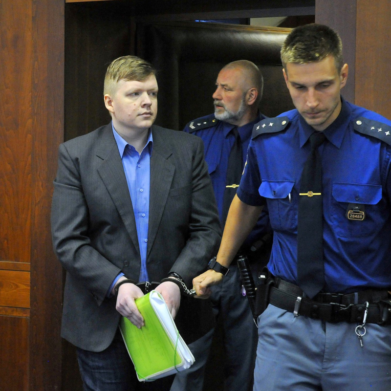 Obrázek epizody Jiřikovský se tvářil, že je všechno růžové, pak přišel zátah jako z filmu. Chtěla ho policie vystrašit a získat ke spolupráci?