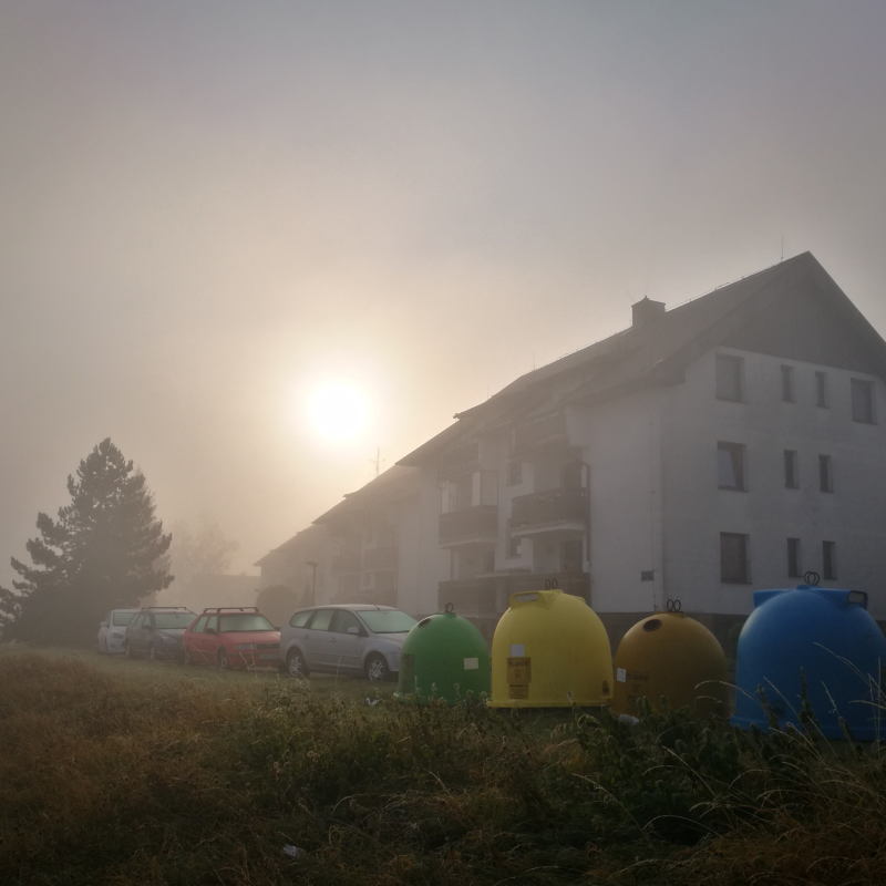 Obrázek epizody 09:: Povídat. Příběhy. Antinormalizační normalizace. Psíčkovací povzdechy, pozorování, radost též.