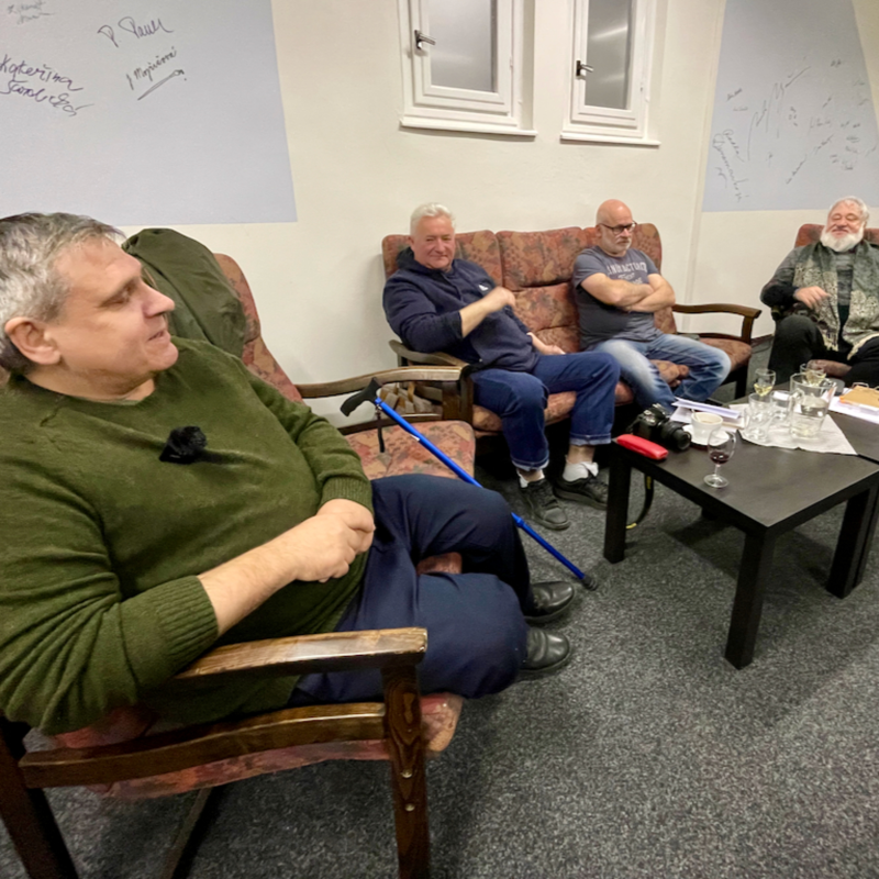 Obrázek epizody Tři básníci v knihovně v Příbrami – Vladimír Stibor, Vít Dan Kolinger a Roman Szpuk (záznam čtení z Knihovny Jana Drdy v Příbrami)