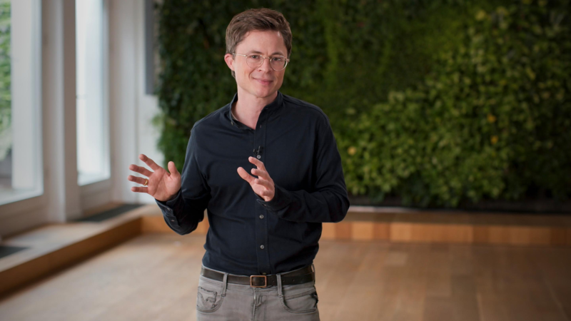 Obrázek epizody How your company can gain a global talent advantage | Johann Daniel Harnoss