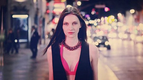 Obrázek epizody Konektor: Iva Frühlingová sama představí nový song, Wohnout mají Pilota, Marek Ztracený hostuje UDG a v Rumunsku jsou kapely, jejichž název nevyslovíte