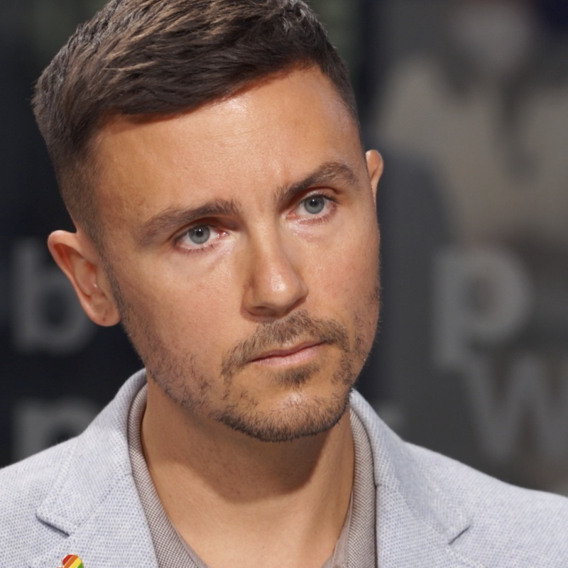 Obrázek epizody Nechci si nechat líbit, když nás označují za buzeranty. Zbili nás jen kvůli tomu, kým jsme, říká Starý