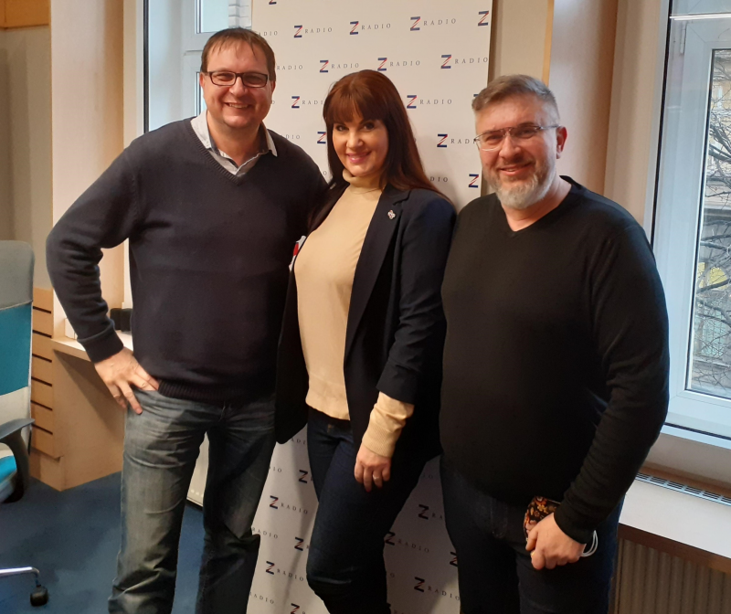 Obrázek epizody Letošní Vánoce snad budou v klidu, ale hlavně bez toho divného napětí. Nemůžeme se moc navštěvovat, ale věříme, že si všichni uděláme hezké české Vánoce, říkají operní zpěvačka Pavlína Senič a florista Pavel Hruška.