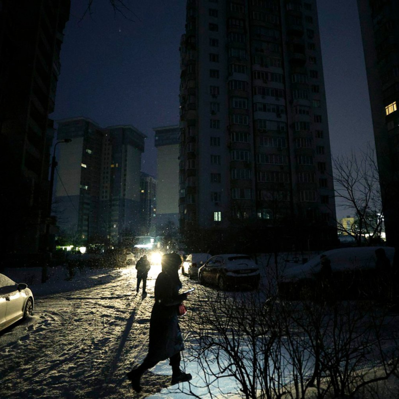 Obrázek epizody Kyjev dohnaly ruské útoky na energetiku, upozorňují reportéři Respektu po návratu z Ukrajiny