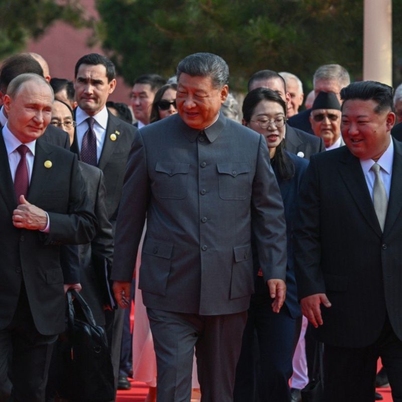 Obrázek epizody Si, Putin a Kim na vojenské přehlídce v Pekingu. O čem Čína sní a čeho se bojí?