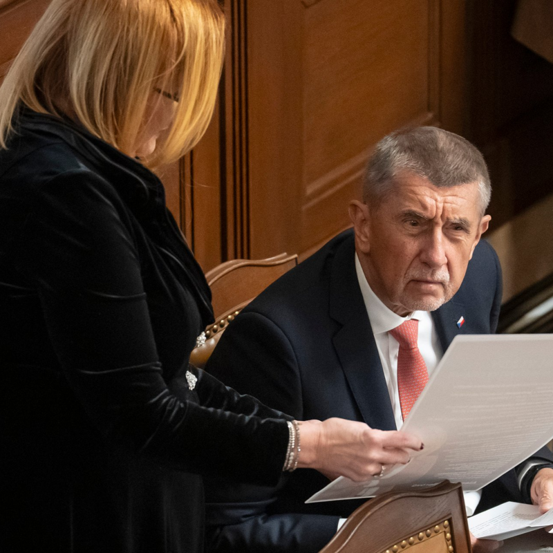 Obrázek epizody Vláda chystá mladým lidem půdu pro to, aby se jednou nedoplatili na daních. Opozice řešení nenabízí