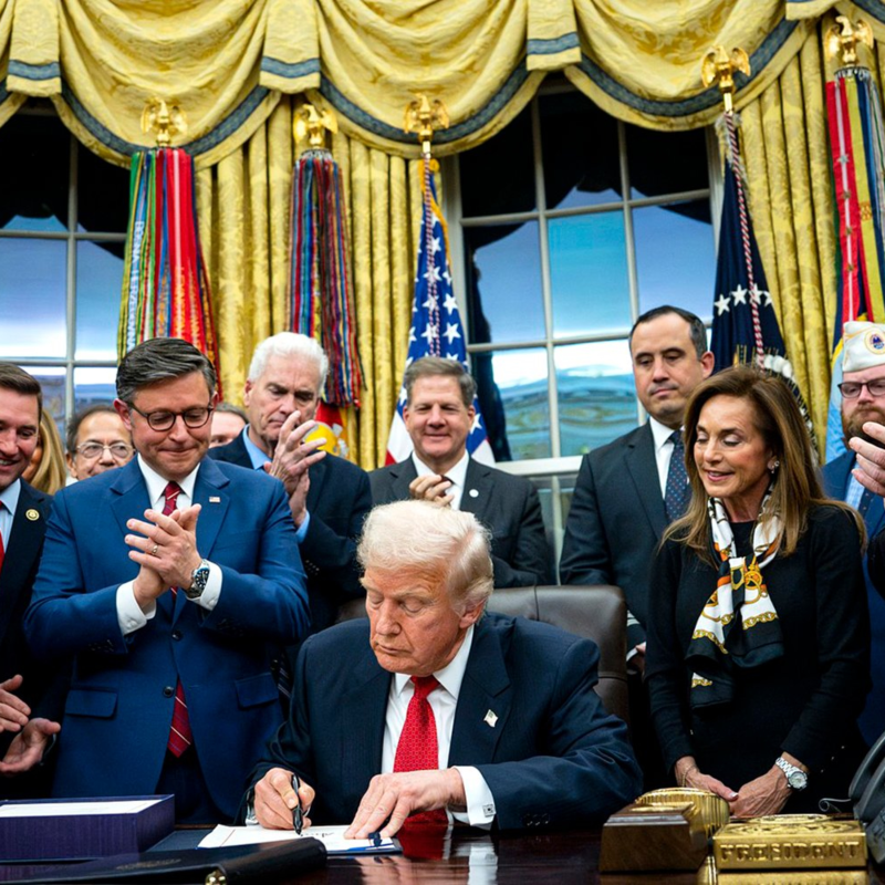 Obrázek epizody Nejdelší shutdown v USA je u konce. Trump demokratům neustoupil, ale radost mu znovu kazí Epstein