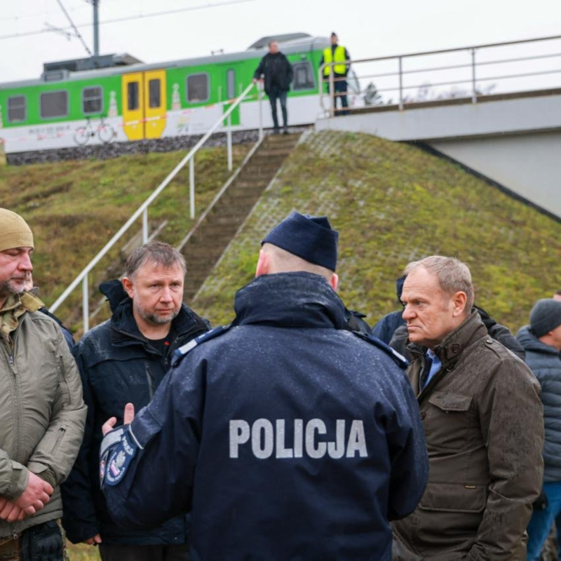 Obrázek epizody Rusko zesiluje sabotážní útoky v Evropě: po obchodních domech a dronech i železnice. Co přijde dál?