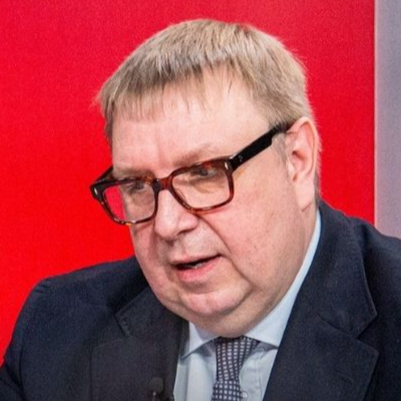 Obrázek epizody Kuloáry | Aleš Juchelka (ANO): Nižší penze pošlou lidi na dávky a výdaje neklesnou | 7. 5. 2025