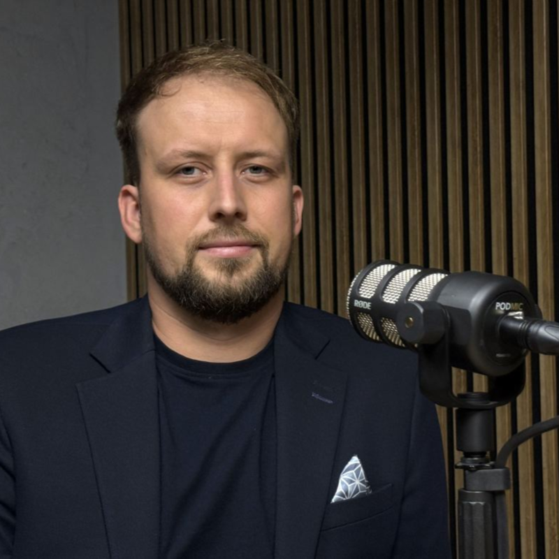 Obrázek epizody #99 Volné peníze na účtu prodělávají. Investovat je lze i na pár týdnů | Finmag podcast