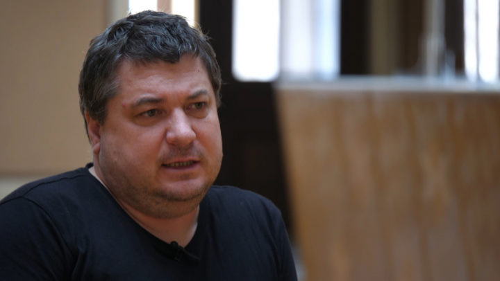 Obrázek epizody Film Promlčeno se reálně odehrává během dvou hodin v živém rozhlasovém vysílání, prozradil v Press klubu Robert Sedláček