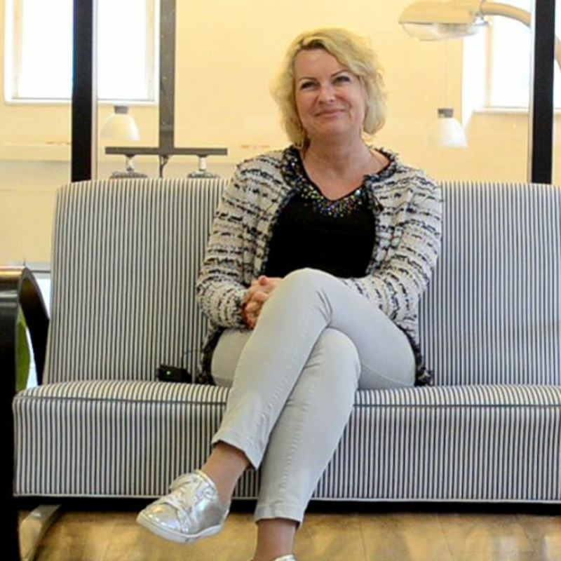 Obrázek epizody Eva Škorničková: Z diplomacie přes korporát až na volnou nohu