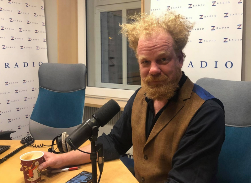 Ekonom Tomáš Sedláček: Já doufám, že ten svět po koronaviru nebude stejný. Všechno povede k takové globální vesnici, kdy všichni budeme takovými polobiohipstery, kteří budou bydlet na venkově, ale přes den budeme pracovat třeba pro Silicon Valley