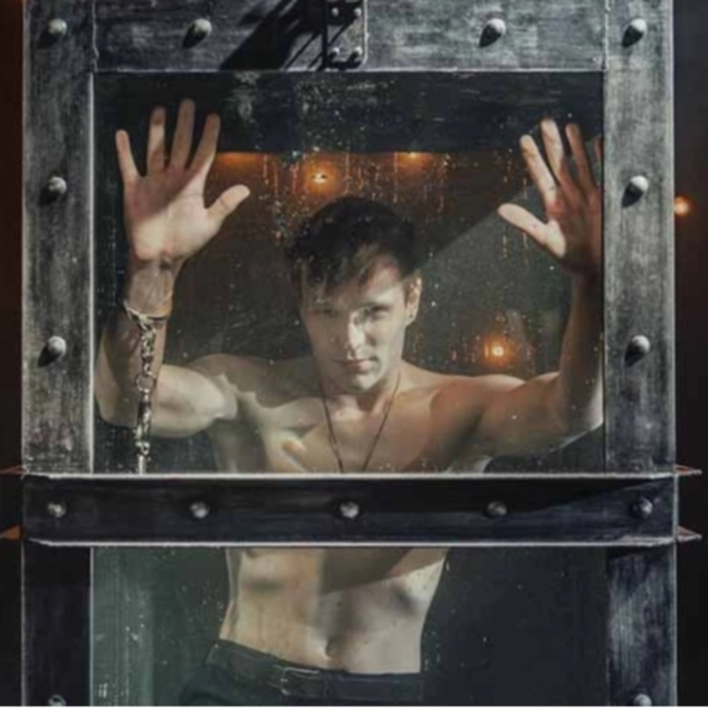 Obrázek epizody Český Houdini v akci: Michal Nesveda uniká z tisícilitrové nádrže a bojuje se strachem