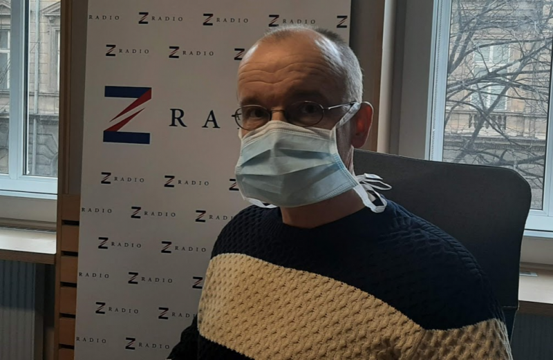 Situace je vážná, ale není zoufalá. Ohrožení jsou lidé, kteří mají kumulace rizikových faktorů nebo nemoci, o kterých nevěděli, říká vedoucí lékař VFN Martin Balík