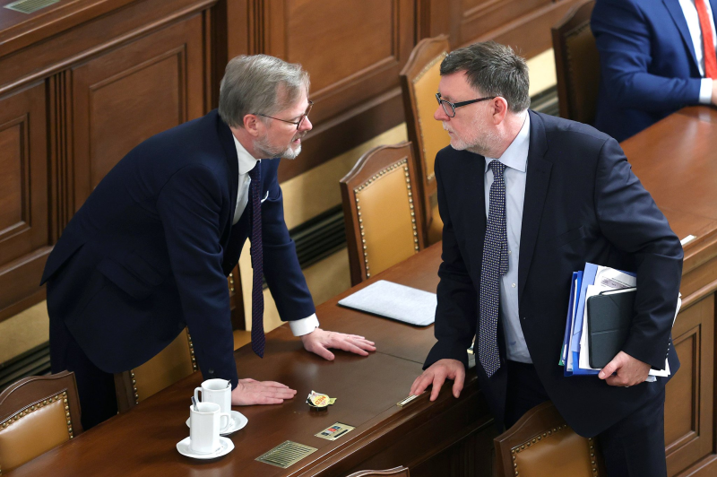 Obrázek epizody Prioritou vlády bylo státní dluh snižovat o desítky miliard ročně. A to se neděje