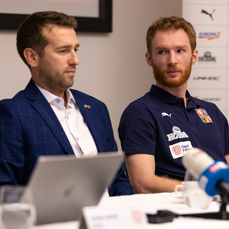 Obrázek epizody Florbal.cz podcast: Naváže Berka na úspěchy u juniorů? Jaký bude přínos Jendrišáka a Tokoše?