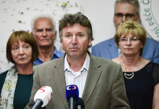 Obrázek epizody Předseda ČLK Milan Kubek: Někdo by měl nést zodpovědnost za ohrožení života zdravotníků. Stát v krizi selhal